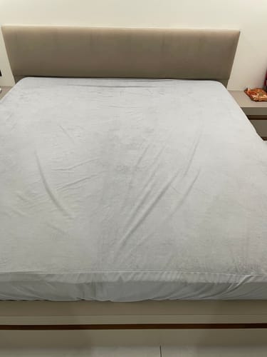 Customer photo review of Flo Aloe Vera Gel Infused Waterproof Mattress Protector