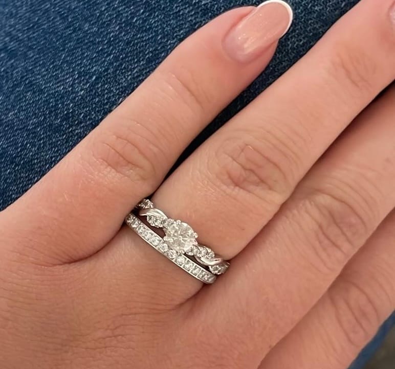 Customer photo review of White Gold 2mm Full Glitz Ring