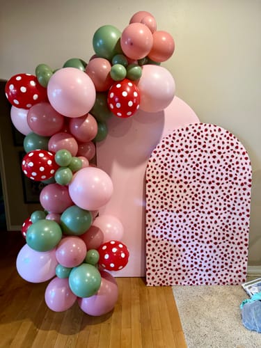 Customer photo review of Strawberry Patch Balloon Garland Kit