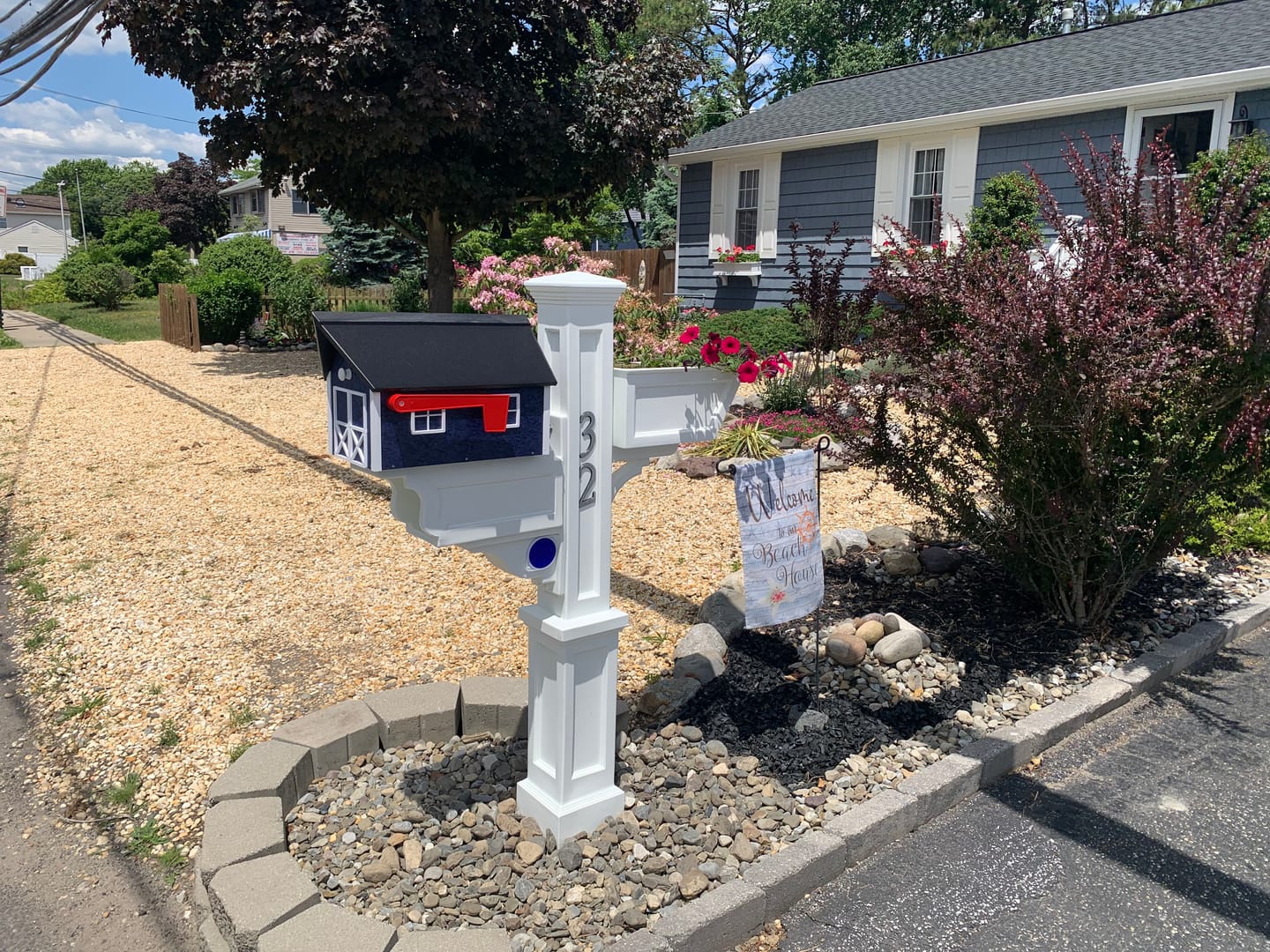 Customer photo review of Poly Mailbox