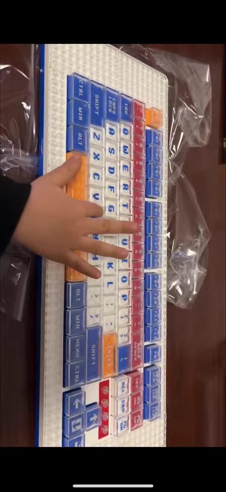 Customer photo review of MelGeek Pixel Palette, World's First Brick-compatible Custom Mechanical Keyboard