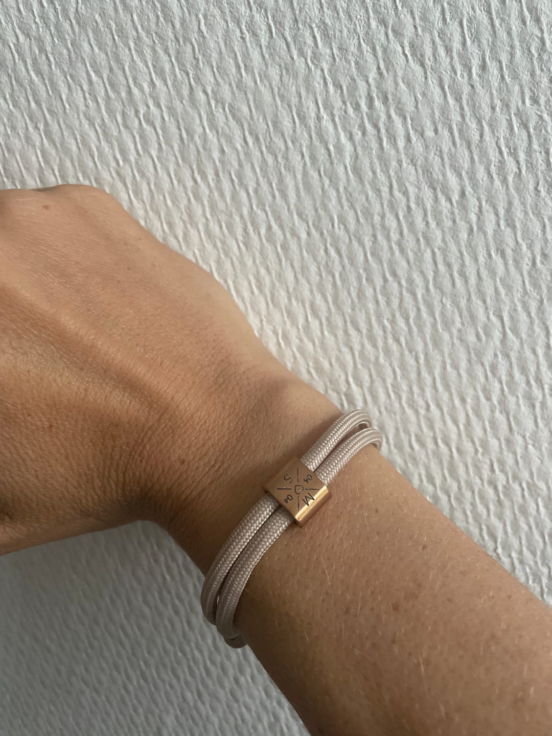 Customer photo review of Gravur Armband HUA MUA SYMBOL MITTE