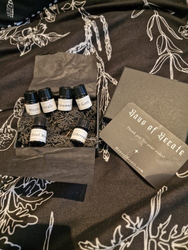 Customer photo review of Mini Parfum Coffret | 5 Scents 2ml Vials