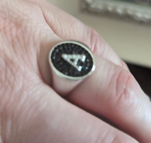 Customer photo review of Anello Chevalier Con Lettera Iniziale Zirconata