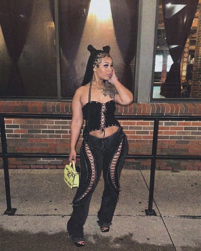 Customer photo review of LOW RISERS (BLACK DENIM)