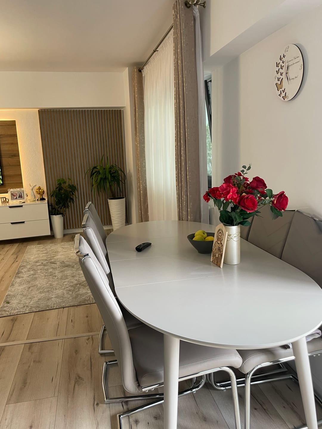 Customer photo review of Scaune bucatarie K224, cappuccino/crom, piele ecologica/metal, 44X54X100 CM