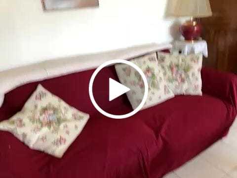 Customer video review of Bordeaux - Housse de Canapé Imperméable