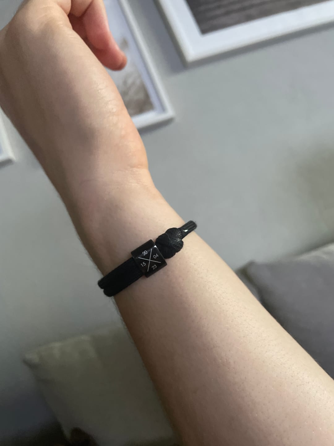 Customer photo review of Gravur Armband HUA MUA SYMBOL MITTE