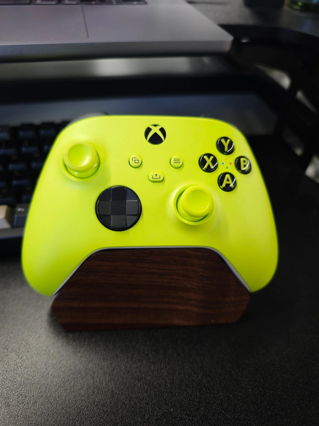 Customer photo review of PS5 Xbox Controller Stand