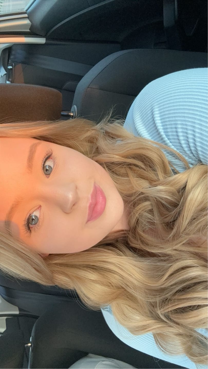Customer photo review of Stranded 20" One Piece Wand Wave Clip-in Hair Extension #10/16 Vanilla Bomb