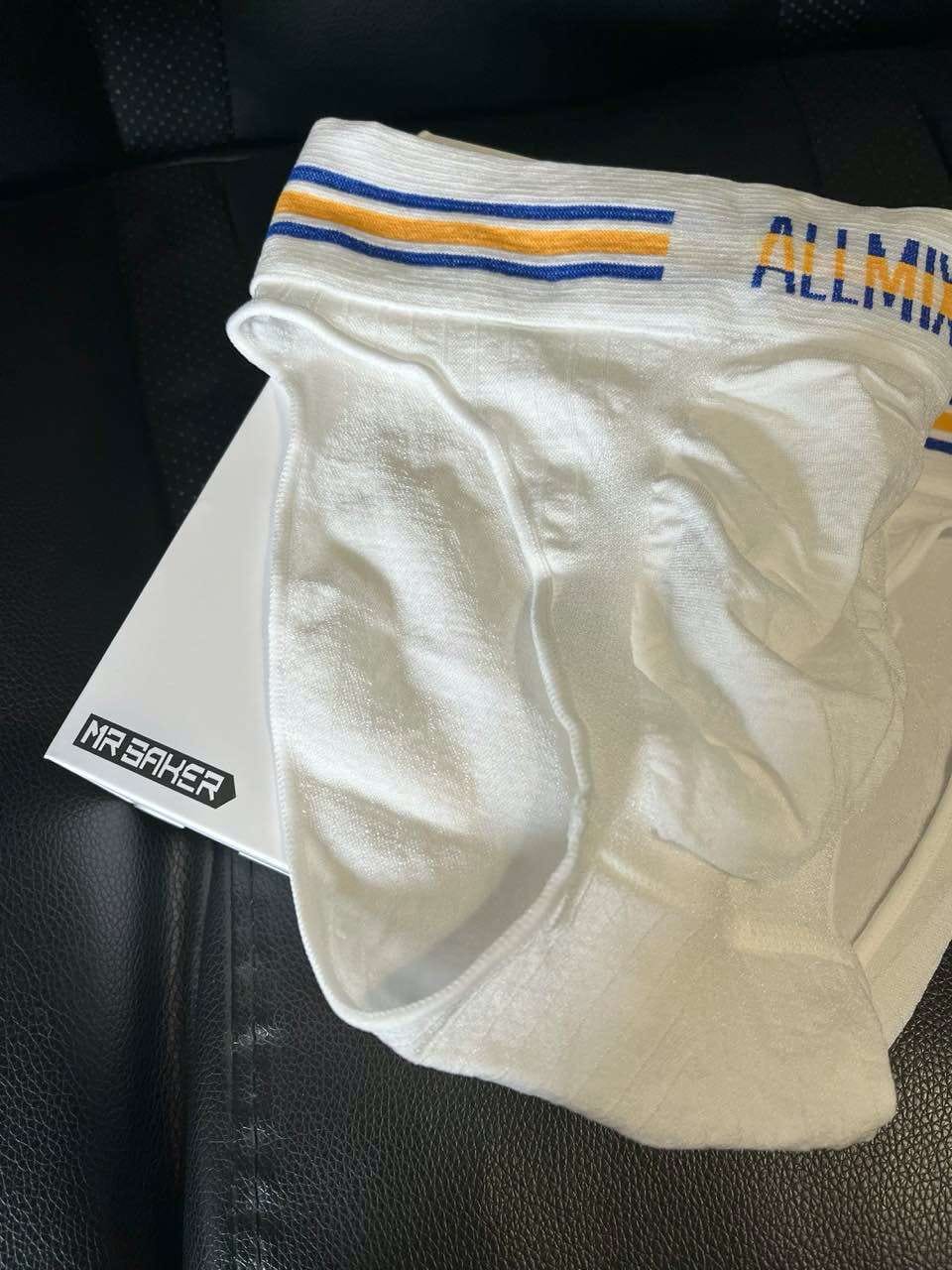 Customer photo review of 5 Pack Men's Seamless Bulge Pouch Briefs