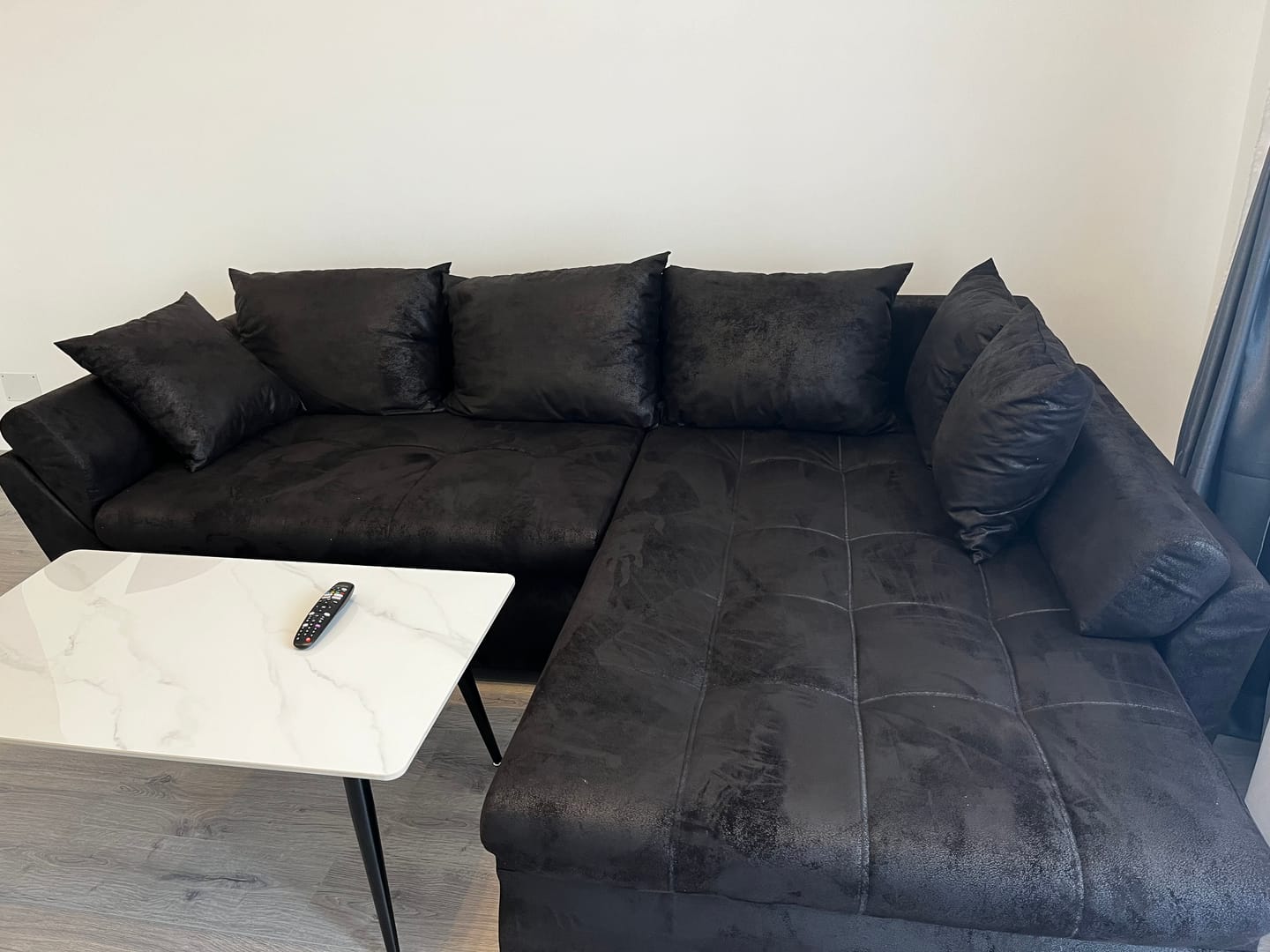 Customer photo review of Colțar extensibil cu ladă de depozitare si sezut confortabil din spuma HR, Loana Antracit II 270x185 cm