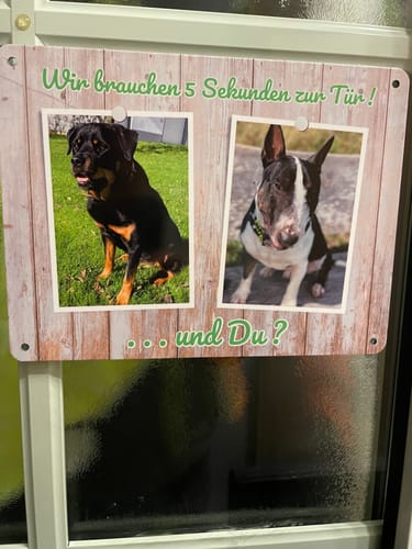 Customer photo review of Hunde-Türschild personalisiert mit Foto & Text (UV- und wetterfest)