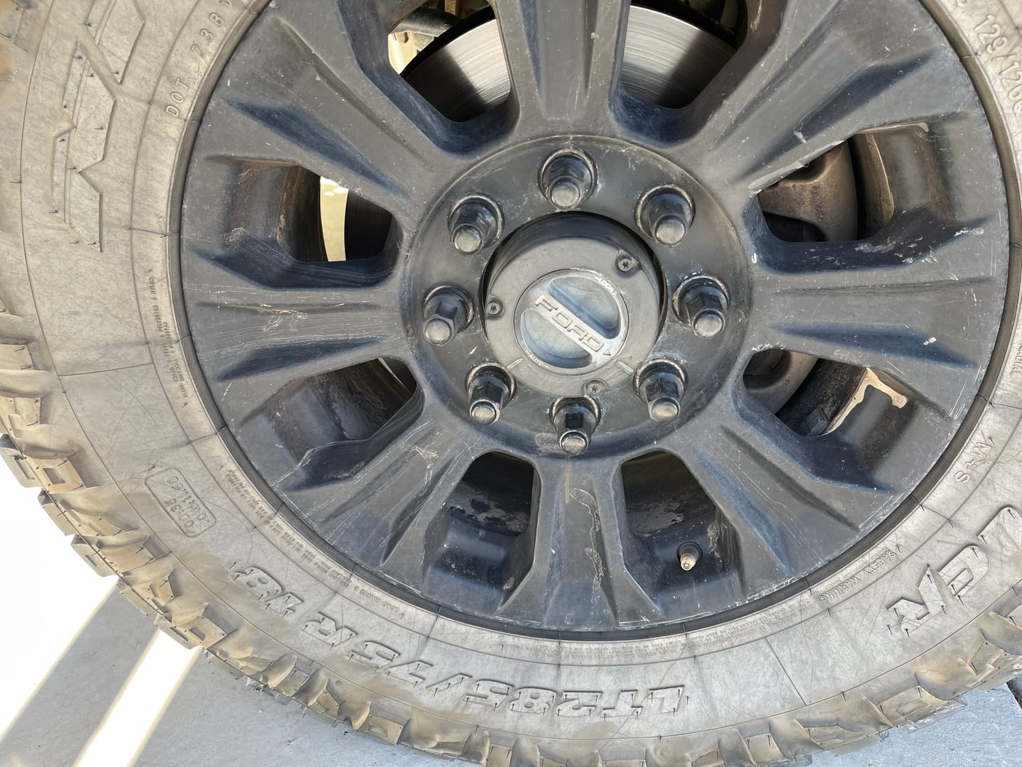 Customer photo review of OEM Replacement Lug Kit (Black / Chrome) for 2002+ Ford F-250 / F-350 Super Duty (Set of 32)