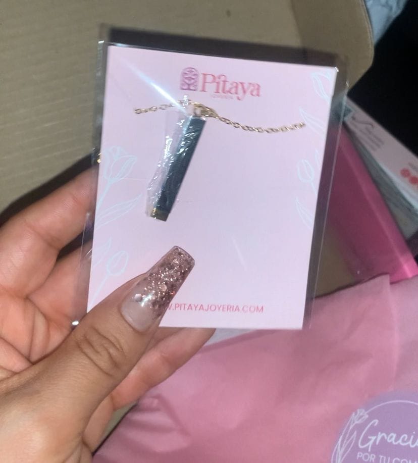 Customer photo review of Collar Barra Mensaje Oculto Personalizado
