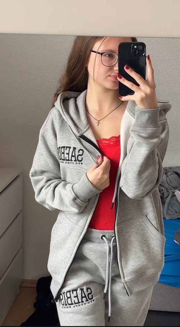 Customer photo review of Lifestyle Damen Oversized Zip Hoodie grau mit Stickerei by SAEBIS®