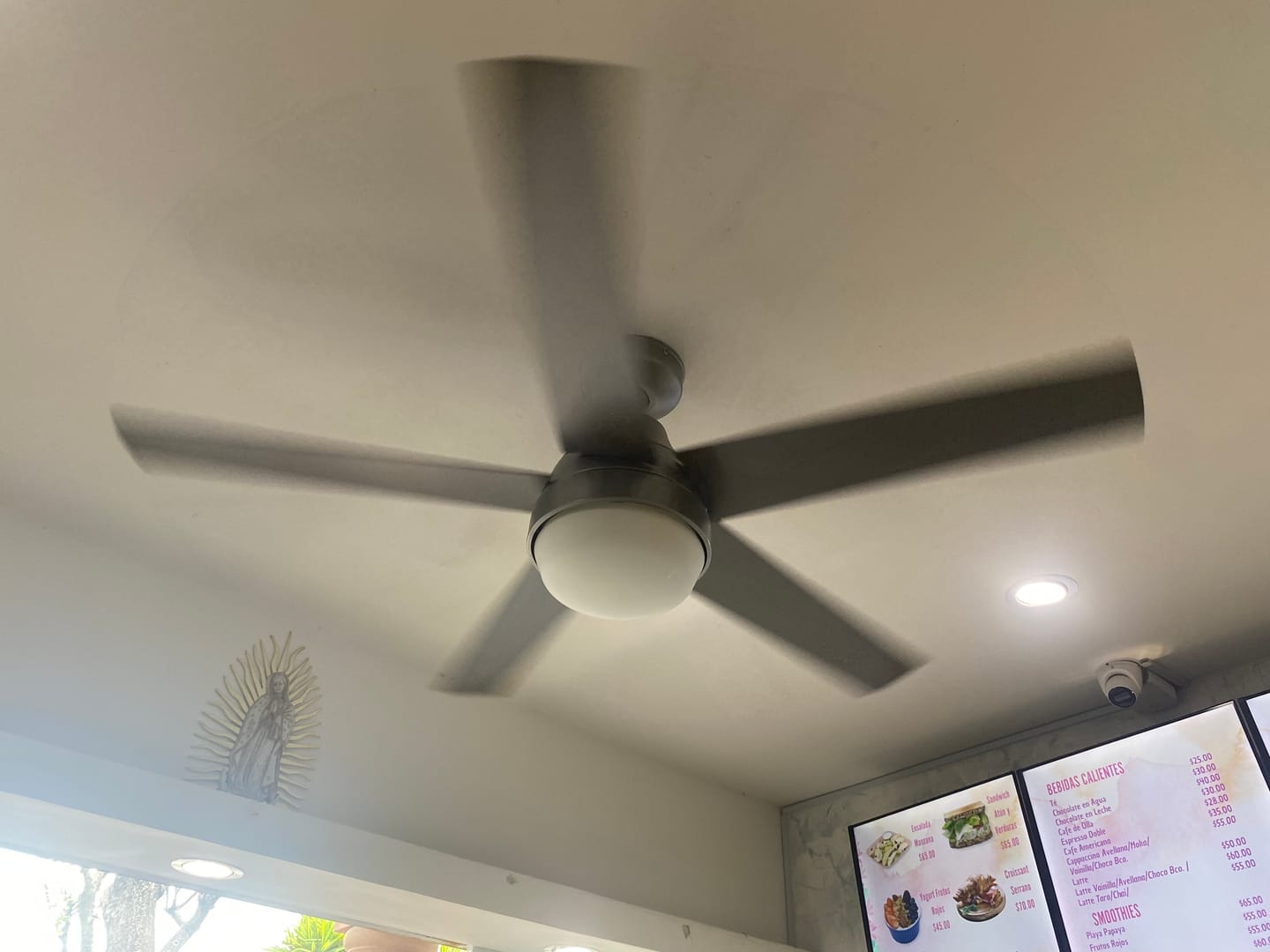 Customer photo review of Ventilador de Techo Aerodyne con luz LED 52 pulgadas