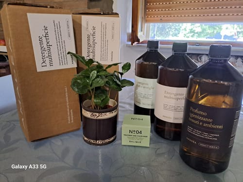 Customer photo review of Profumo igienizzante tessuti e ambienti - Ricarica da 1L