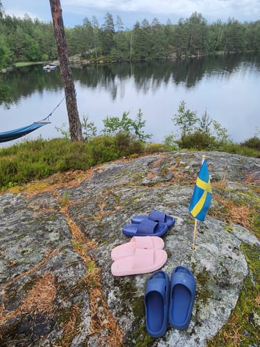 Customer photo review of HappyFlops