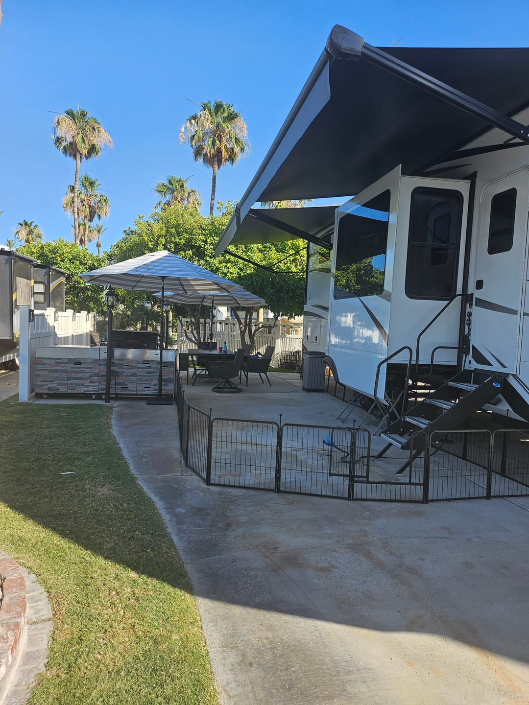 Customer photo review of Instant Dog Playpen for RV Trips