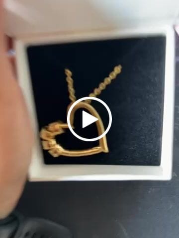 Customer video review of LOANYA Collar Corazón con Cuentas Personalizada