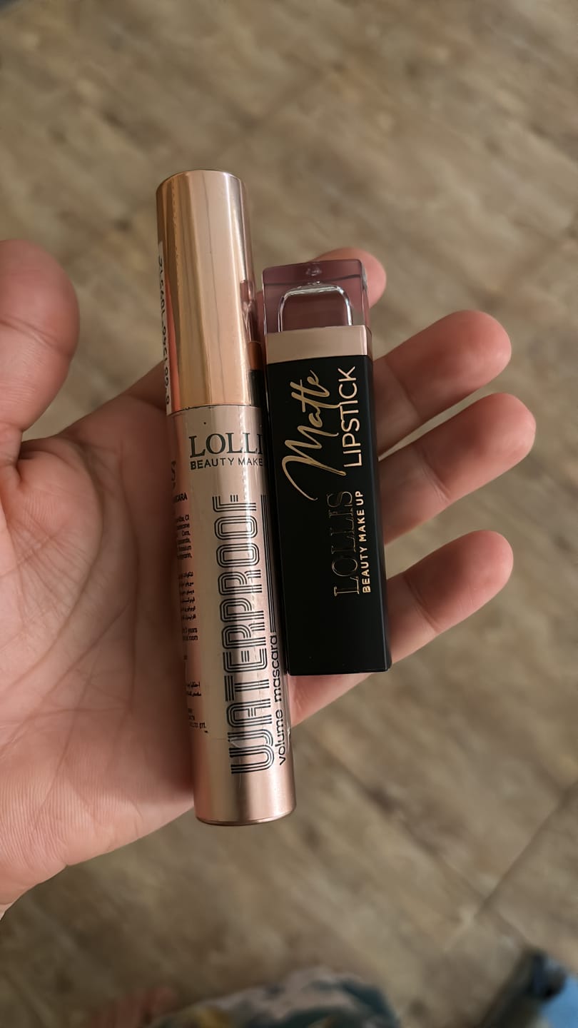 Customer photo review of أحمر شفاه لوليس مخملي غير لامع 205