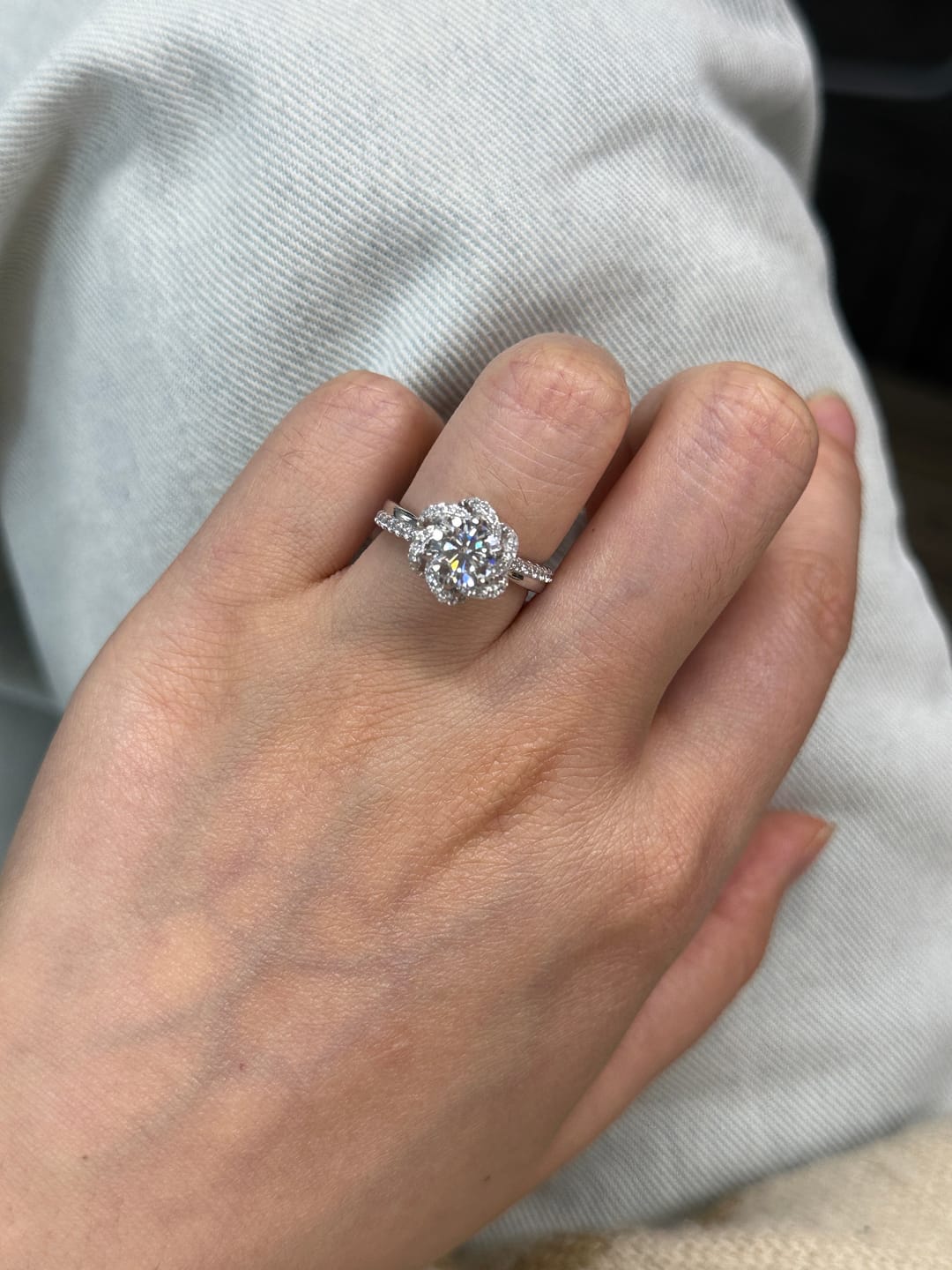 Customer photo review of S925 Moissanite 1.0CT Twist Flower Design Engagement Ring