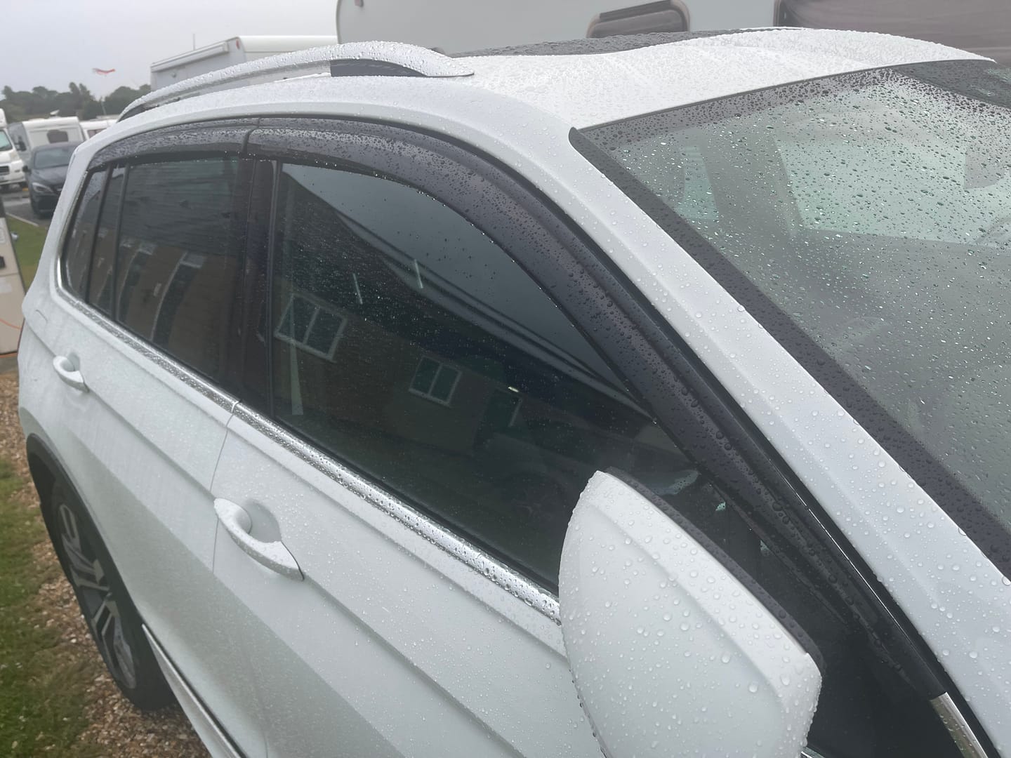 Customer photo review of Auto Clover Wind Deflectors Set for Volkswagen Tiguan 2016+ (6 pieces)