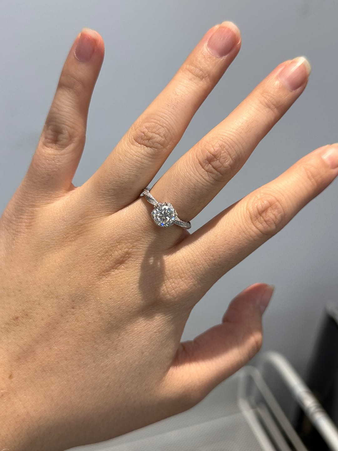 Customer photo review of S925 Moissanite Flower Design 1.0 Carat Round Cut Engagement Ring