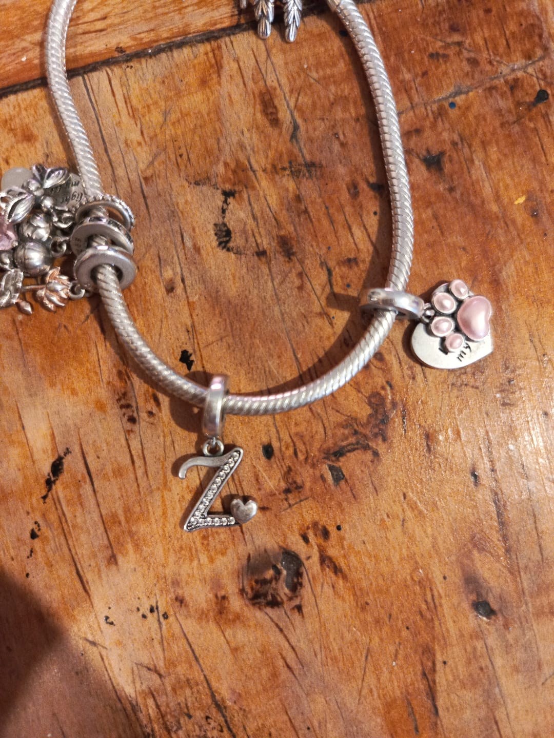 Customer photo review of Charm Letras del Alfabeto "Diamantado & Corazon Dorado"