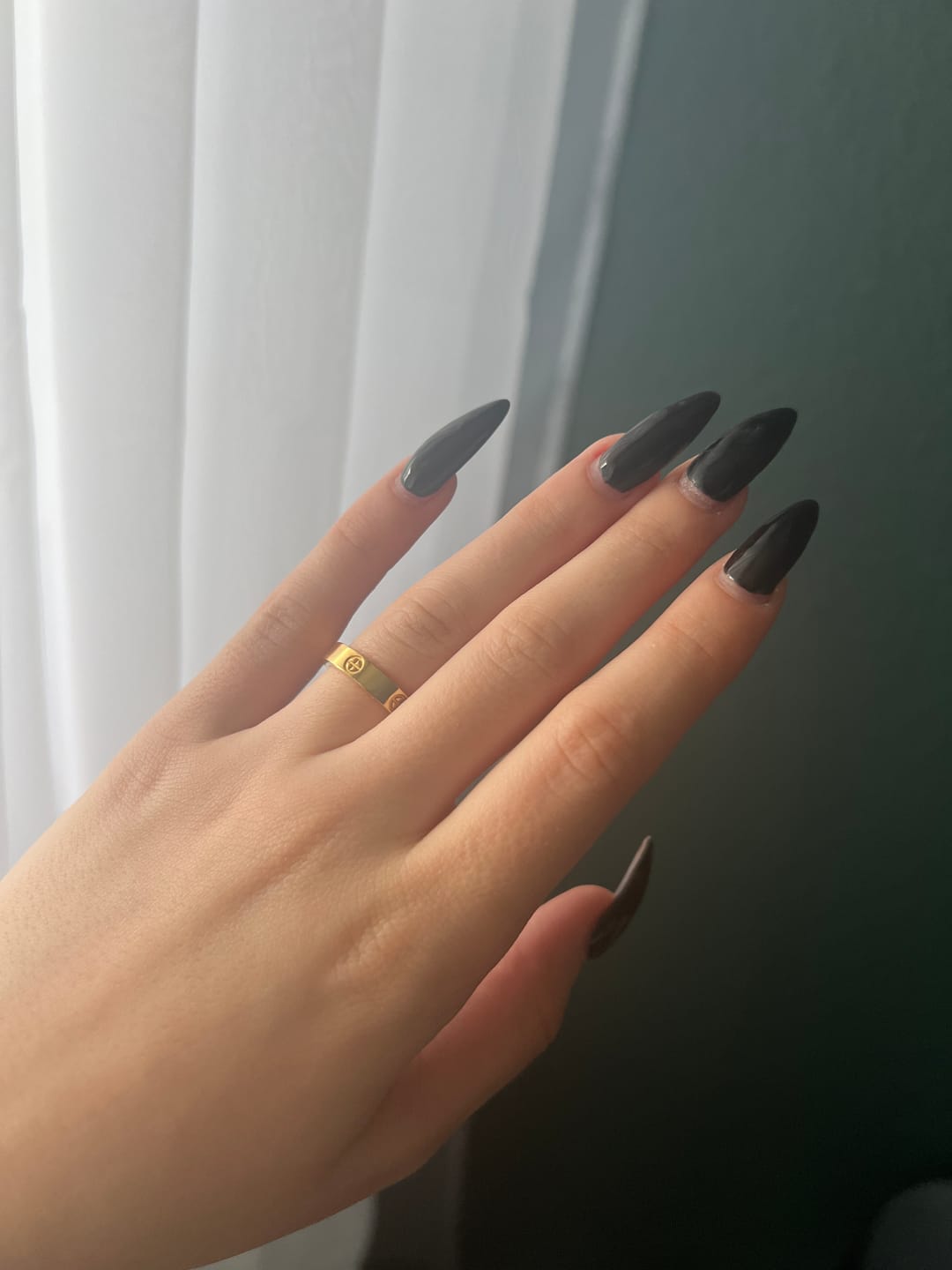 Customer photo review of Crossed Arianna Ring | 18K vergoldet