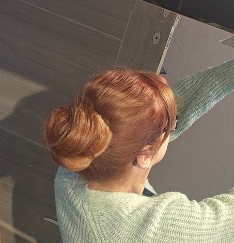 Customer photo review of Stranded Super Easy Clip-in Mum Bun #33/30 Sunrose