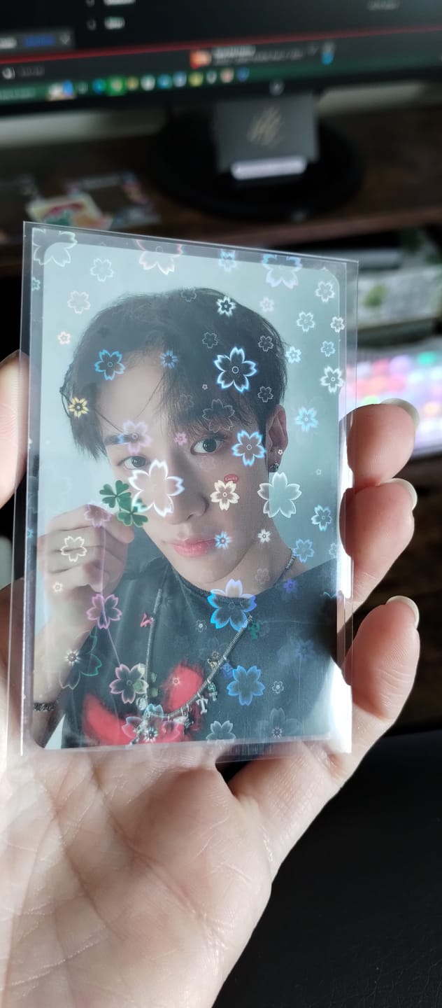 Customer photo review of PREMIUM HOLOGRAPHIC PHOTOCARD SLEEVES - SAKURA VERSION