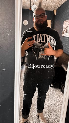 Customer photo review of ANGEL MENTALITY - VINTAGE TEE