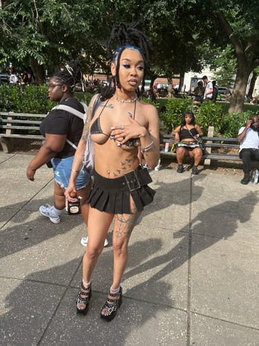 Customer photo review of BUTTERFLY BIKINI SET (BLACK DENIM)