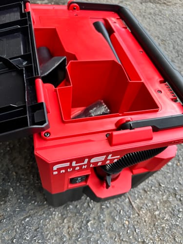 Customer photo review of Milwaukee 0970-20 M18 FUEL PACKOUT 2.5 Gallon Wet/Dry Vacuum