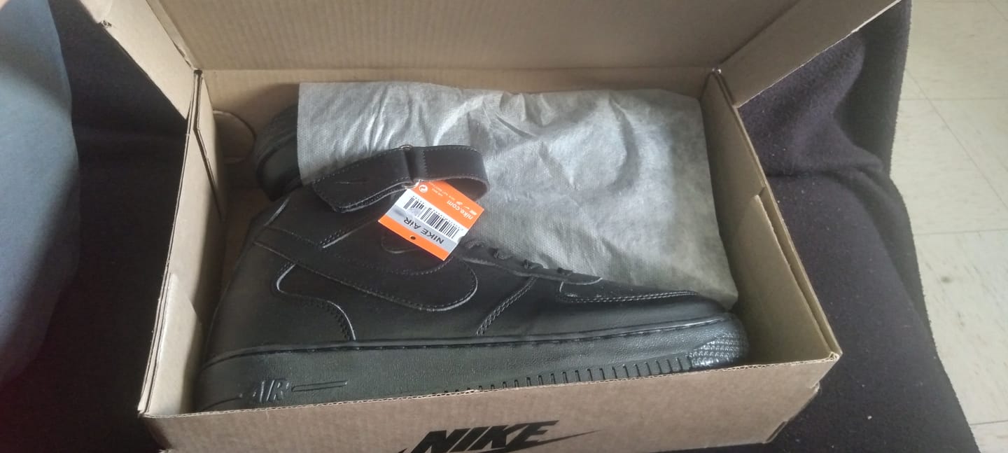 Customer photo review of Tenis 841 Negro Total