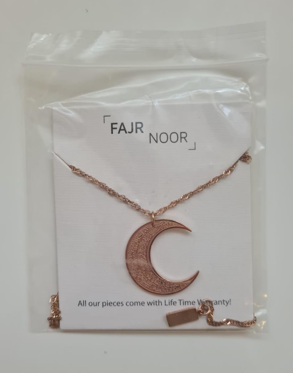 Customer photo review of 4 Qul Crescent Moon Necklace