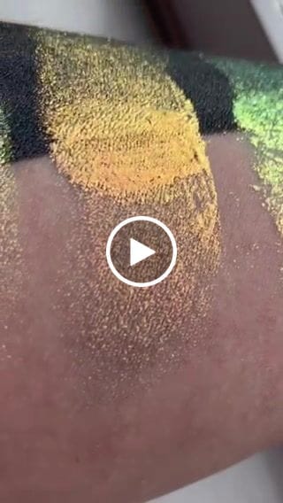 Customer video review of Holographic liquid glitter eyeshadow - Jupiter