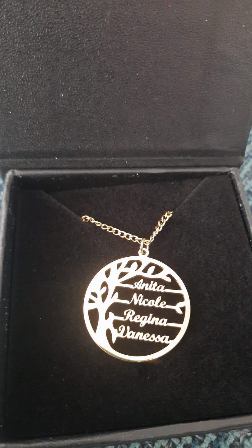 Customer photo review of Lebensbaum Kette mit personalisierten Namen