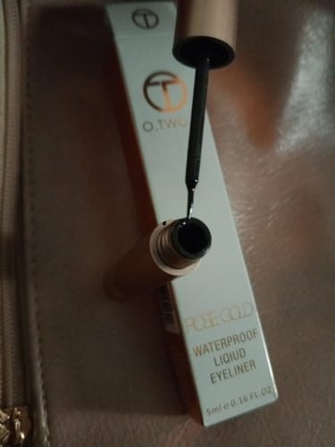 Customer photo review of O.TWO.O ROSE GOLD WATERPROOF LIQUID EYELINER