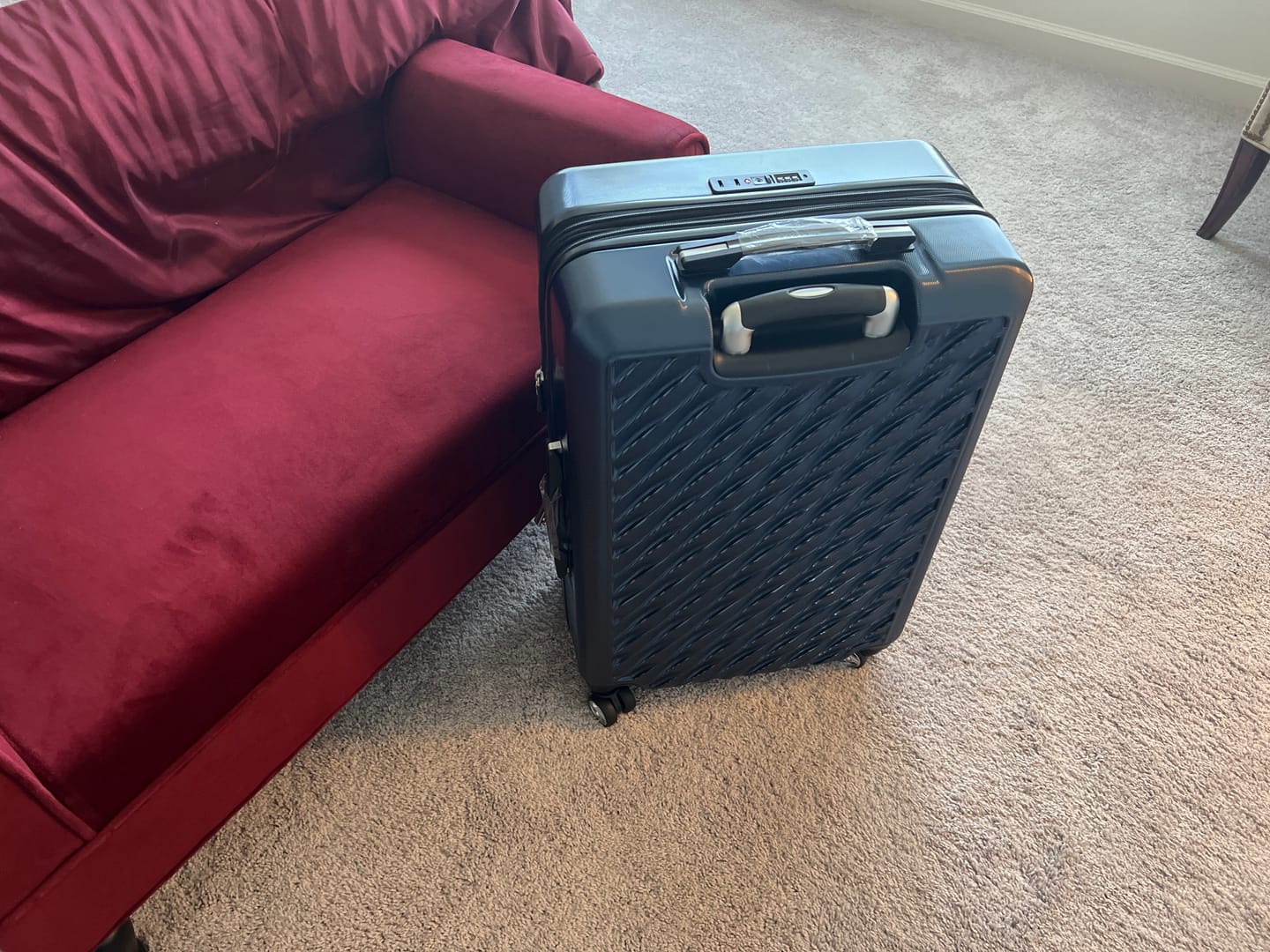 Customer photo review of Melrose Hardside Medium Check-In Expandable Spinner