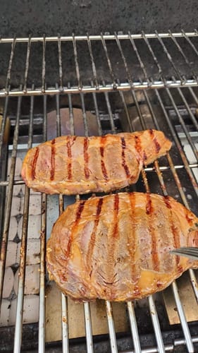 Customer photo review of PREMIUM GROUND BEEF & STEAK MEAT BUNDLE