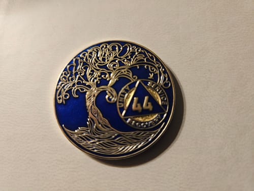 Customer photo review of 1 to 50 Year Sobriety Mint Twisted Tree of Life Gold Plated AA Recovery Medallion/Chip/Coin - Blue