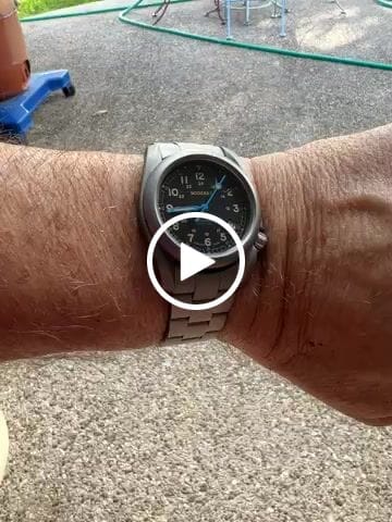 Customer video review of VOYAGER - 100M Waterproof Titanium Automatic Field Watch | Vintage Noir-bracelet