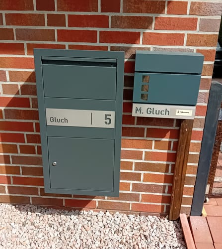 Customer photo review of AlbersDesign Paketbox PB6 Anthrazit (RAL7016) personalisiert mit Edelstahl-Schild