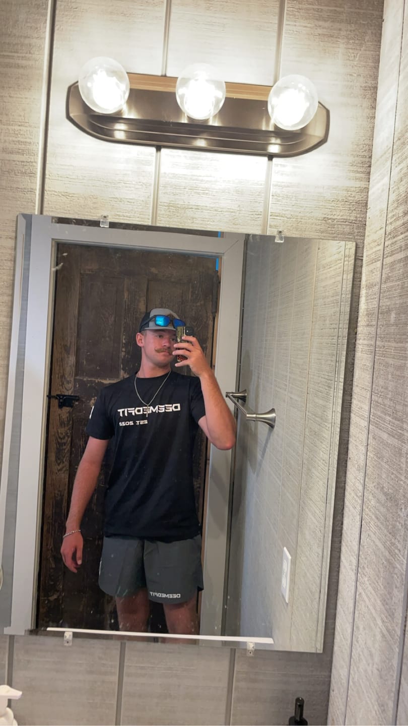 Customer photo review of Men's Gym Tee "Compellence"