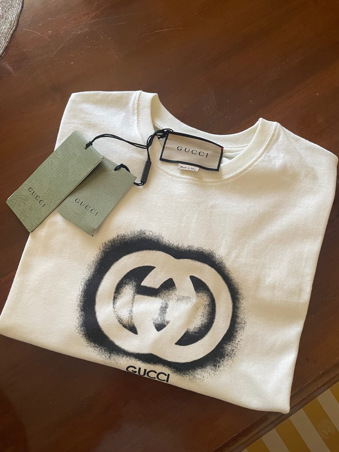 Customer photo review of T-shirt GUCCI stampa interlocking sprayed logo G bianco sporco
