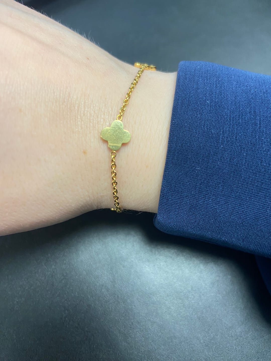 Customer photo review of Clover Armband | 18K vergoldet