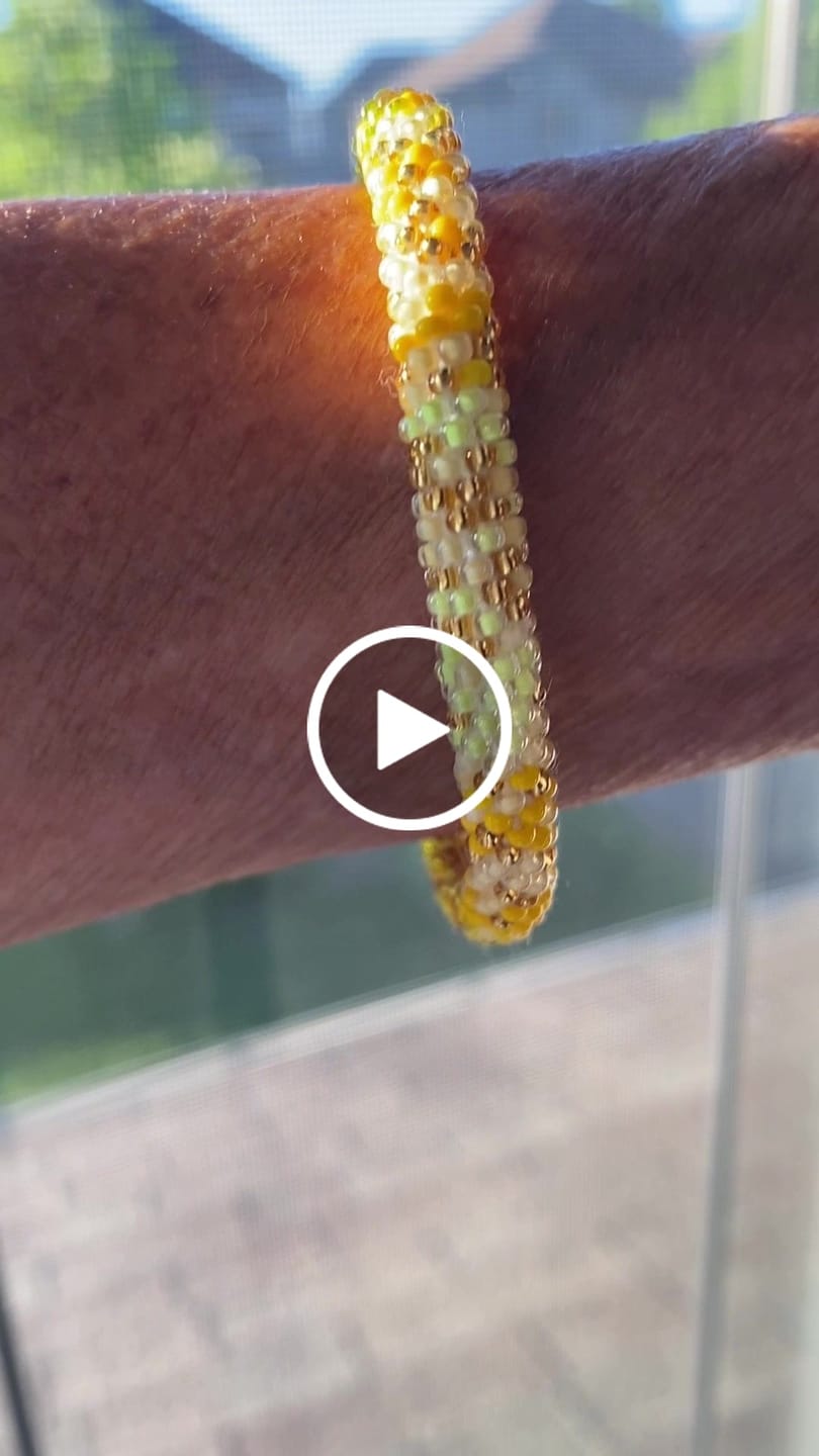 Customer video review of Mermaid Scales Yellow Ombré